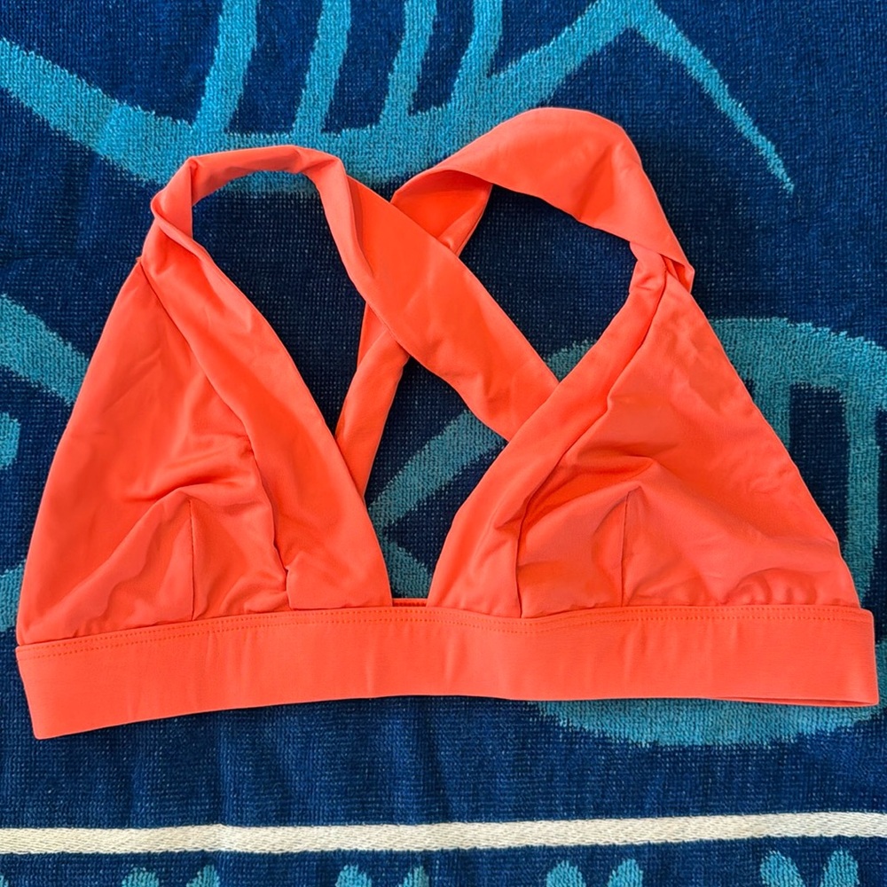 Acacia top NWOT bolong size M neon melon coral